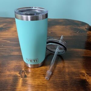 YETI Aqua Tumbler with Clear Lid and Straw